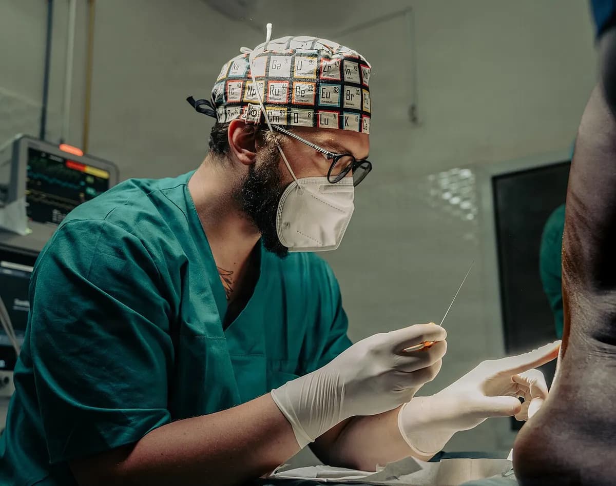 Trĩ tắc mạch, sa nghẹt: đau dữ dội và cách xử trí